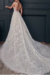 Luxury A-line V-neck Lace Wedding Dress With Open Back Appliques
