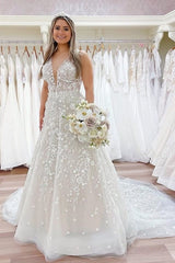 Luxury A-line V-neck Lace Wedding Dress With Open Back Appliques