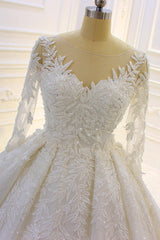 Luxe lange baljurk kanten appliques trouwjurk met mouwen