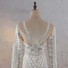 Mermaid Elegance Lace Appliqued Wedding Dress
