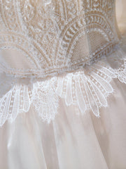 Mini / courte robe de bal beige, robe de retour beige gonflée avec dentelle