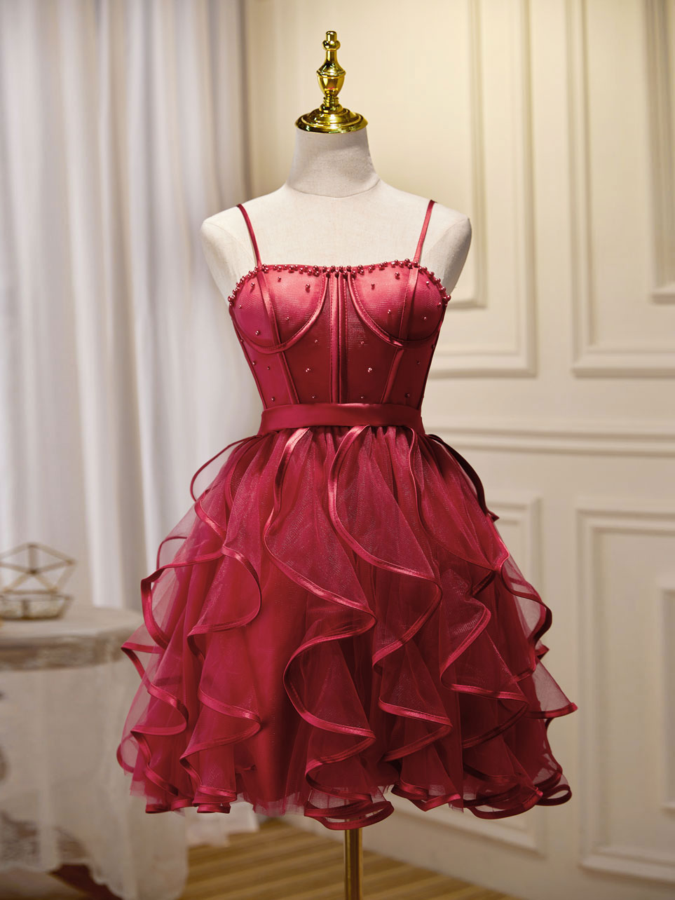 Mini / courte robe de bal bordeaux, robe de retour bordeaux mignonne gonflée