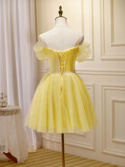 Mini / courtes robes de bal jaune, robe de retour mignonne jaune avec dentelle de perles