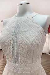 Bescheiden lange A-Line halter tule kant backless trouwjurken