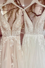 Bescheiden lange A-lijn V-hals Backless Tule Lace Trouwjurk