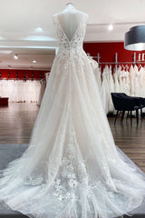 Bescheiden lange A-lijn v-neck open achterkant tule trouwjurk met appliques kant