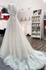 Bescheiden lange A-lijn v-neck open achterkant tule trouwjurk met appliques kant