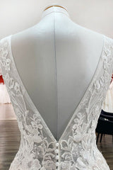 Bescheiden lange A-lijn v-neck open achterkant tule trouwjurk met appliques kant