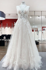 Bescheiden lange A-lijn v-neck open achterkant tule trouwjurk met appliques kant