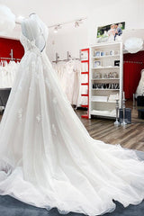 Bescheiden lange prinses v-neck tulle spaghetti riemen trouwjurk met kant
