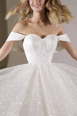 Off-the-Shoulder Sequins A-line Wedding Dress Knee-Length Sweetheart Bridal Dress