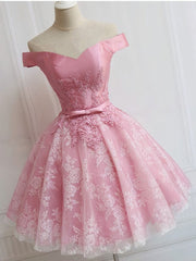 Hors l'épaule Robes de bal à dentelle rose courte, robes de remise des diplômes en dentelle rose