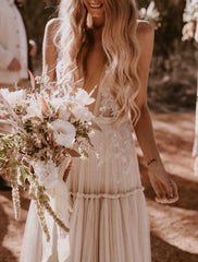 Beach Sexy Boho Wedding Dresses A-Line V Neck Sleeveless Floor Length Tulle Bridal Gowns With Appliques