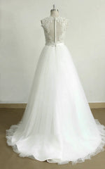 White A Line Lace Appliques Covered-Button Sleeveless Tulle Wedding Dresses