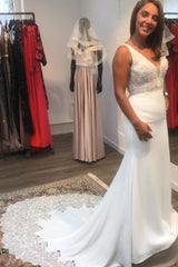 Open Back Mermaid Wedding Dress V-neck Satin Lace Appliques Bridal Dress