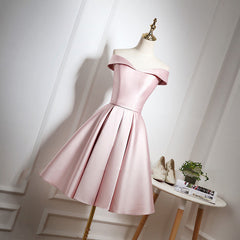 Robe de retour à la longueur du genou en satin rose, hors de la robe de retour à l'épaule