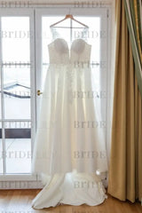 Plus Size Wedding Dress Tulle Lace Aline Bridal Dress V-neck with Appliques