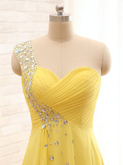 Elegante een schoudergele chiffon kralen plooien lange bruidsmeisje jurken