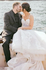 Romantic Sweetheart Spaghetti Straps Appliques Lace Wedding Dress with Train