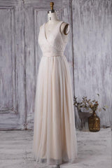 Ruffle V-neck Floor Length Lace Wedding Dress