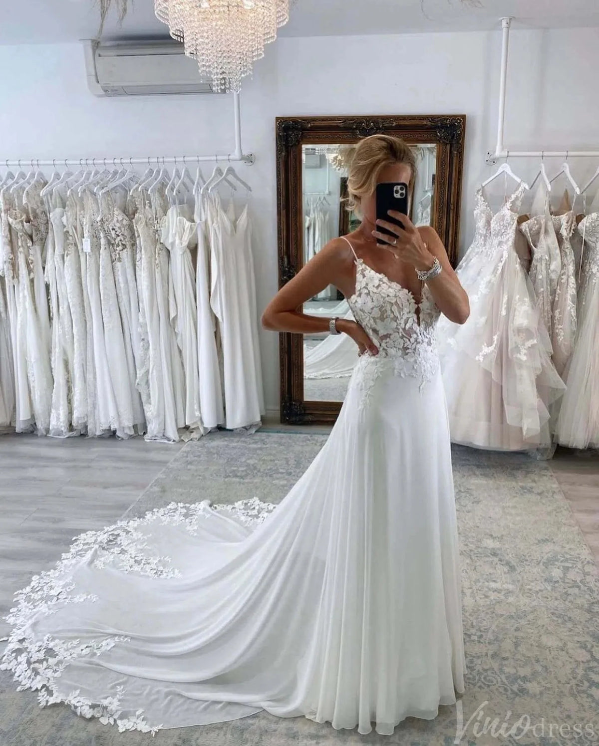 Rustic Lace Applique V-Neck Wedding Dresses Spaghetti Strap Chiffon Bridal Gown AW1004