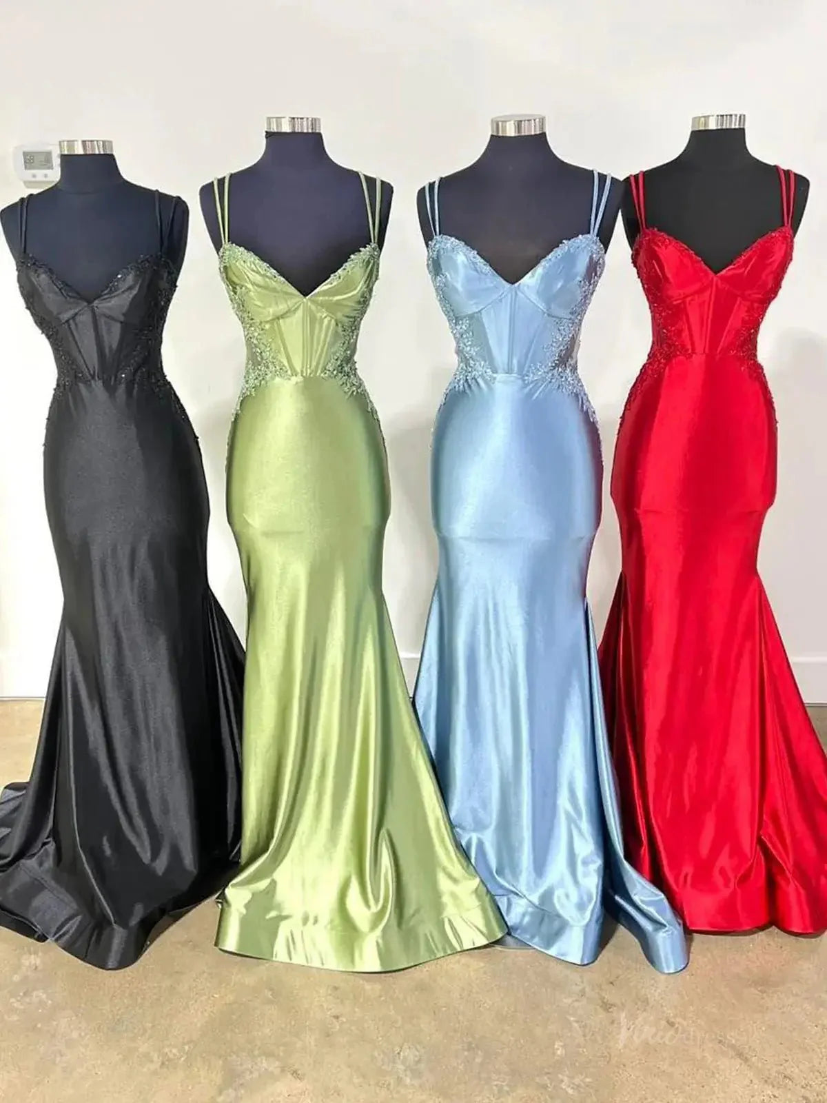 Satin Mermaid Prom Dresses 2025 with Lace Applique, V-Neck & Spaghetti Strap – FD5061