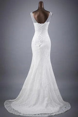 Elegant and noble lace sleeveless speaker/mermaid and floor length wedding dress