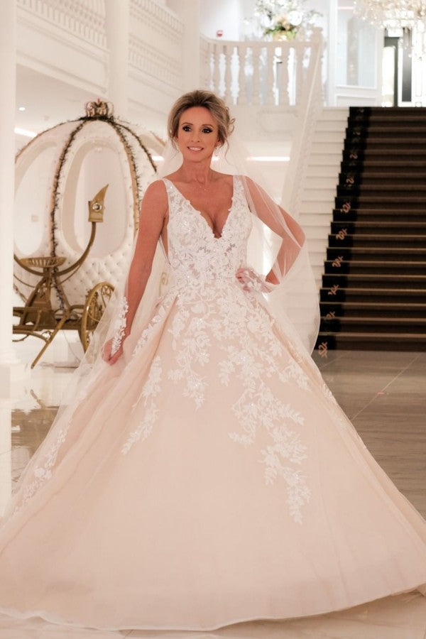 Sexy A-Line Deep V-neck Spaghetti-Straps Floor-length Wedding Dress with Appliques Lace and Backless Design