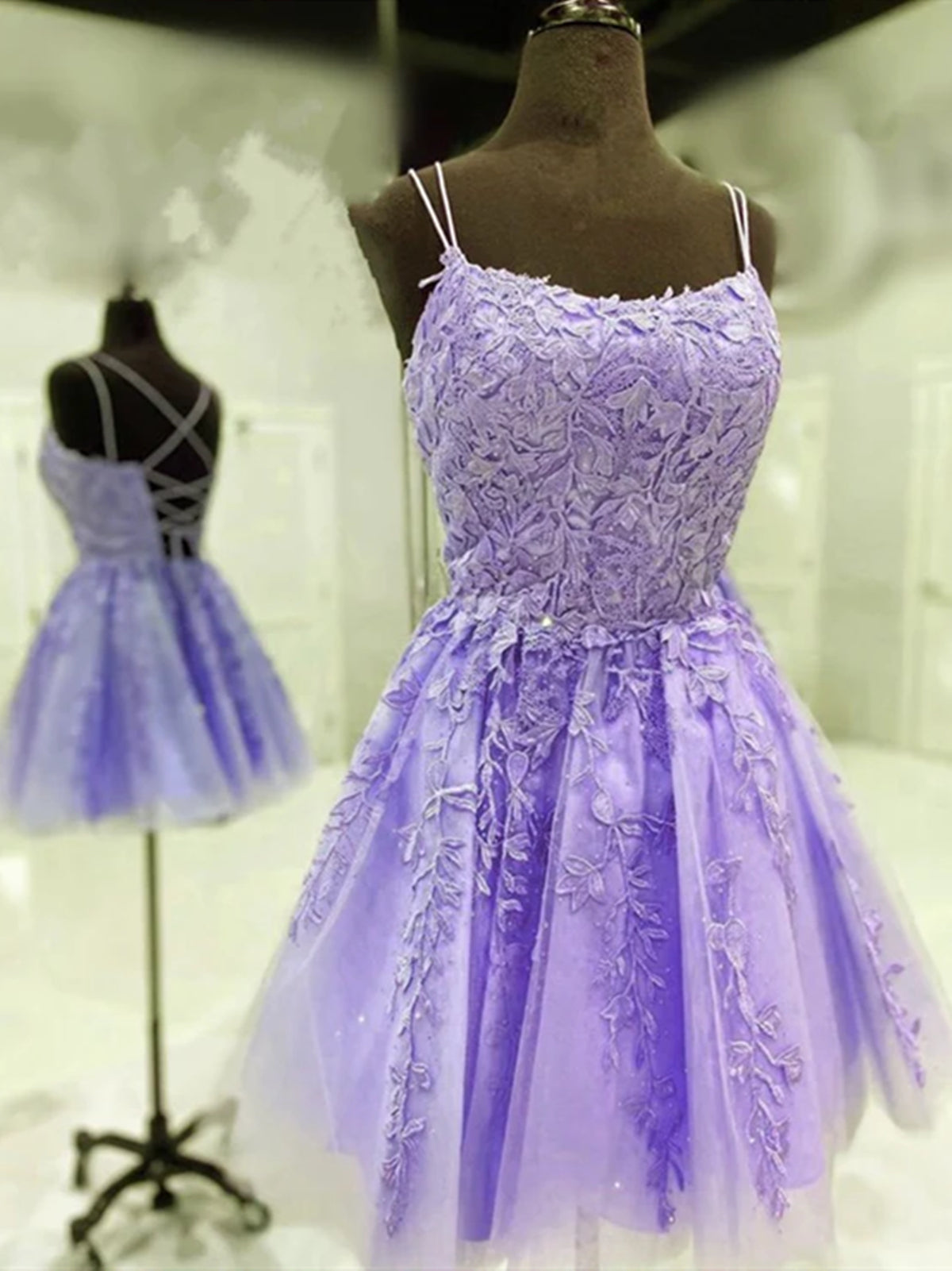 Robes de bal à lacets à dos courte, robes de retour à la maison en dentelle violette à dos courte sans arrière