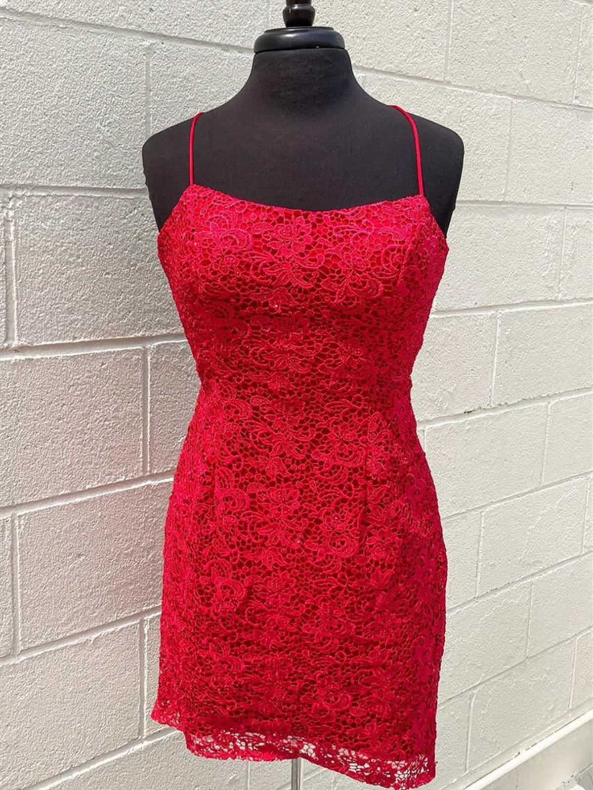 Robes de bal à lacets rouges rouges courtes, ouvri les robes de retour à la maison en dentelle rouge courte
