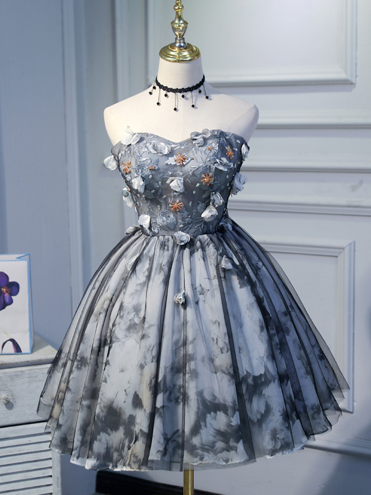 Courtes robes de bal floral noires, courtes robes de retour à la maison florale noire, petites robes noires