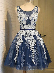 Robe de bal bleu marine brune avec de la dentelle blanche, courtes robes de remise des diplômes bleu marine foncées foncées