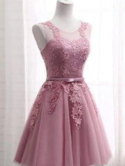 Robes de bal à lacets roses courtes, robes de remise des remises en dentelle rose