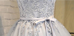 Garnières courtes robes de bal en dentelle gris argentée, robes de remise des diplômes en dentelle