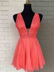 Robes de bal de dentelle de corail à cou de cou, cou de cou de la counage en V Coral