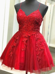 Robes de bal à cou de lacets rouges en V, cou à cou de lace rouge courte de graduation robes à la maison