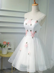 Courtes robes de bal florales blanches, courtes robes de retour à la maison florale blanche