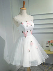 Courtes robes de bal florales blanches, courtes robes de retour à la maison florale blanche