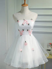 Courtes robes de bal florales blanches, courtes robes de retour à la maison florale blanche