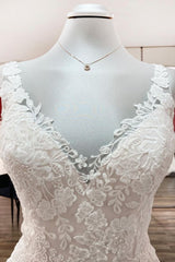 Eenvoudige lange a-line tule tule kant v nek appliques kant open achterkant trouwjurk