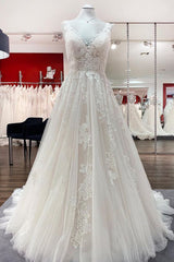 Eenvoudige lange a-line tule tule kant v nek appliques kant open achterkant trouwjurk