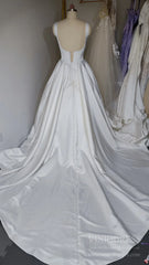 Simple Minimalist Wedding Dresses with Pockets Square Neck Bridal Gown VW1559
