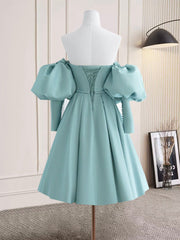 Robe de bal courte en satin de cou en cœur simple, robe de retour mignonne