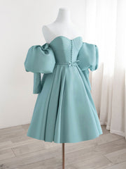 Robe de bal courte en satin de cou en cœur simple, robe de retour mignonne