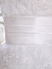 Simple Wedding Dresses Short Lace Applique Illusion Half Sleeve Tea Length Bridal Dress