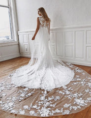Sleeveless Mermaid Lace Appliques White Wedding Gown with Train