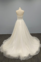 Sleeveless Sweetheart Tulle A Line Wedding Dress with Appliques