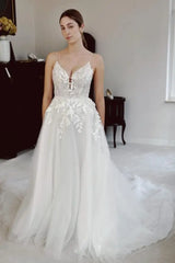 Spaghetti Straps V-Neck Backless Tulle Applique Wedding Dresses