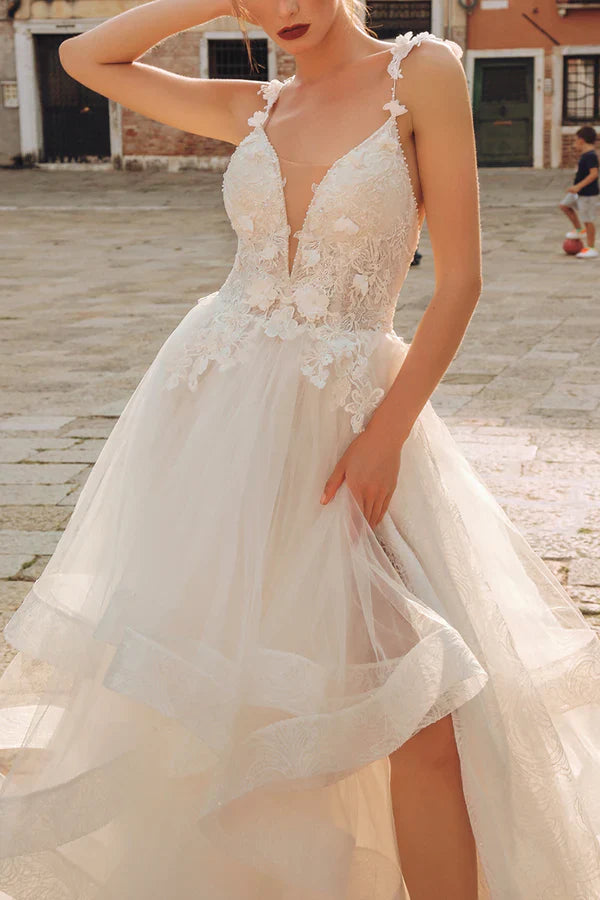 A-line V-neck lace decal with ruffled edges in rural style wedding dress
