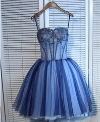 Charmant en dentelle bleue en tulle une robe de bal courte de ligne, robe de retour à la maison
